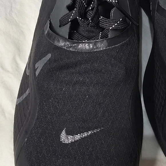 Nike Men's Size 10 Air Zoom Pegasus 39 Shield Running Shoes Black Storm Tread